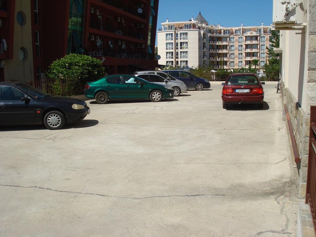 Summer Breeze Apartments Pantai Sunny Bagian luar foto