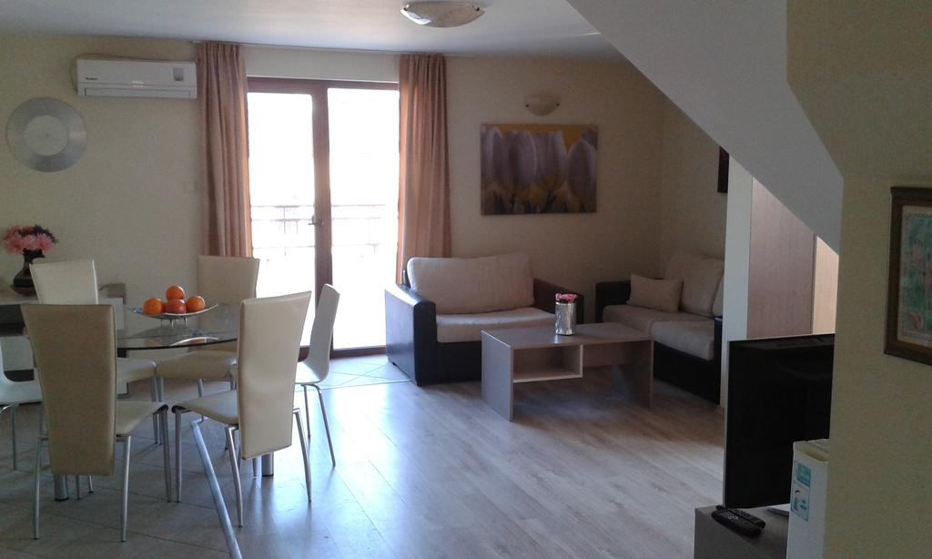 Summer Breeze Apartments Pantai Sunny Bagian luar foto